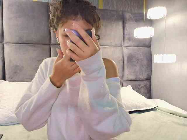 Annie-Pleasure webcam