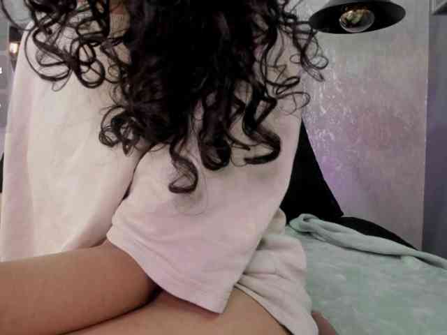 Annie-Pleasure webcam