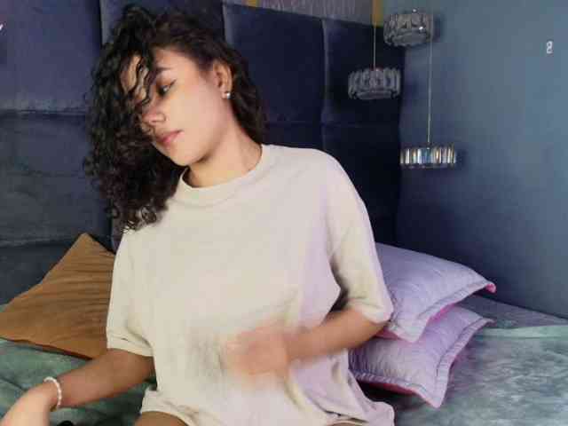 Annie-Pleasure webcam
