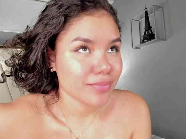 Annie-Pleasure webcam