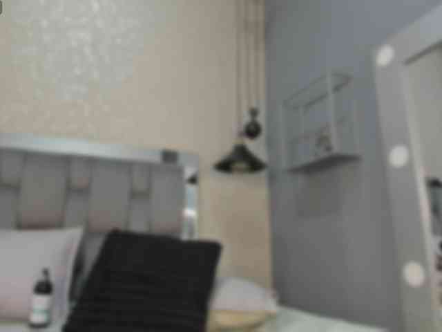 Annie-Pleasure webcam