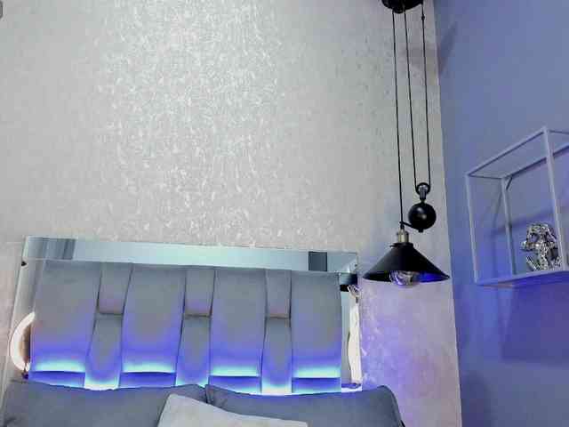 Annie-Pleasure webcam