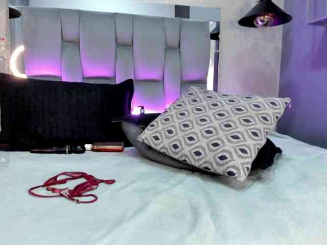 Annie-Pleasure webcam