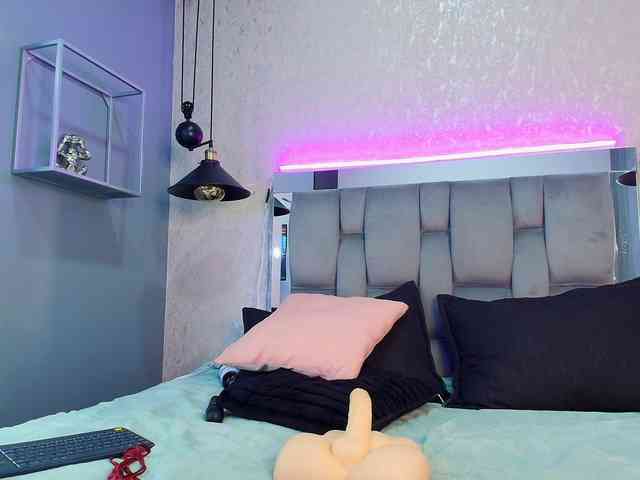 Annie-Pleasure webcam