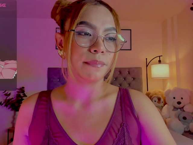 le modèle Ximena-sotto est en webcam porno dans un show sur le site bongacams, il possède les tags suivants: Latino/Hispanic,Blonde,Shaved