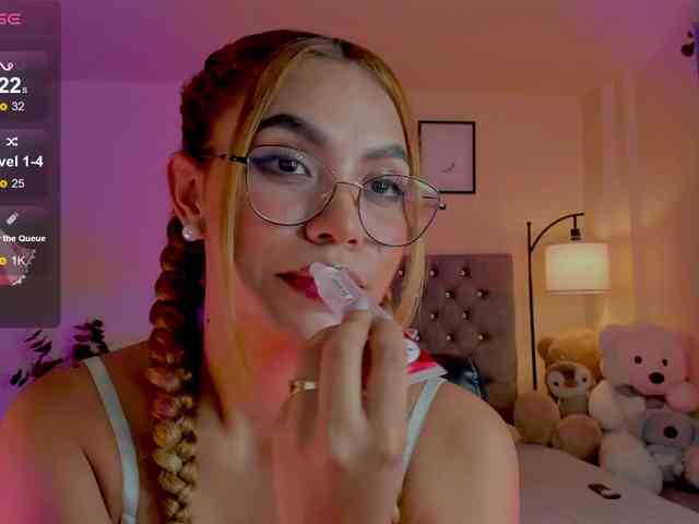 Ximena-sotto webcam