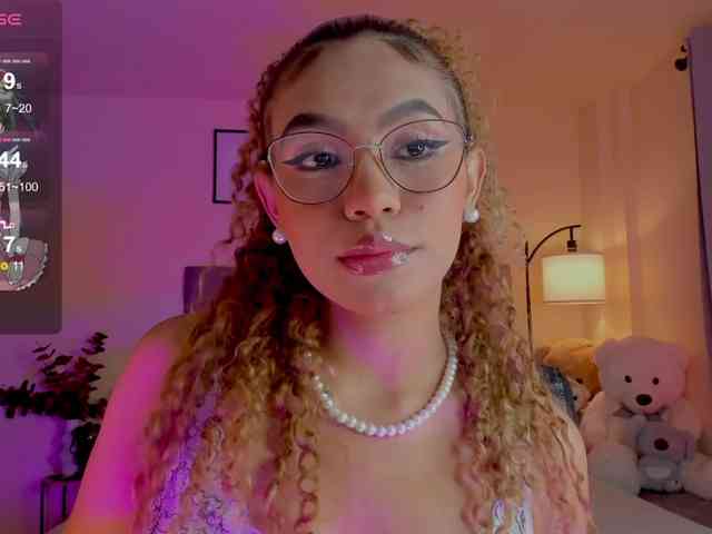 Ximena-sotto webcam