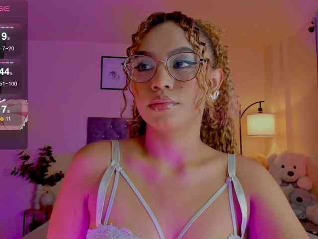 Ximena-sotto webcam