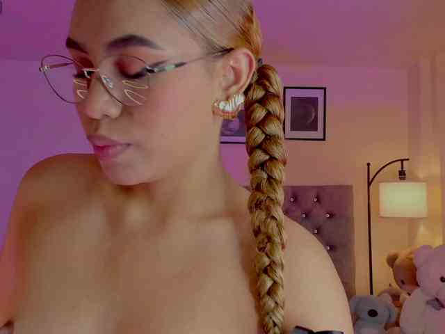 Ximena-sotto webcam