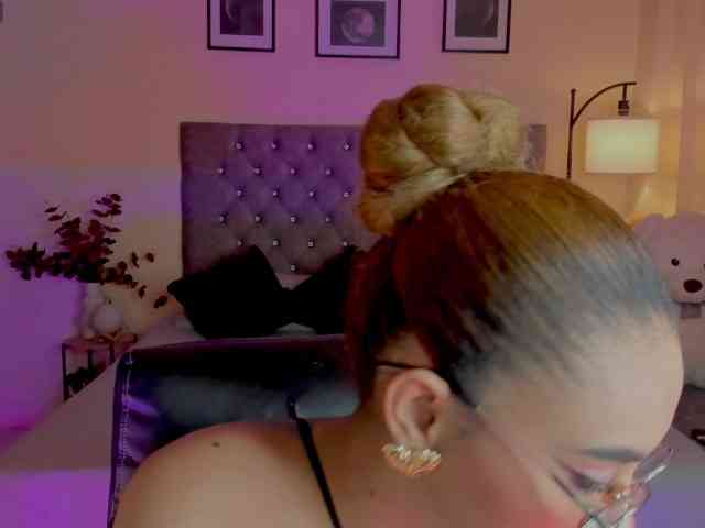 Ximena-sotto webcam
