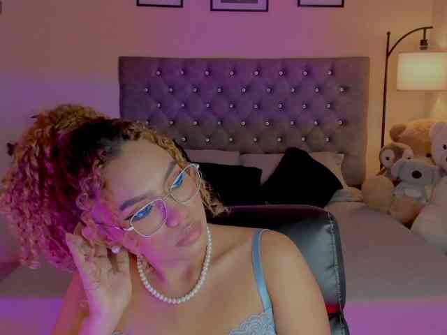 Ximena-sotto webcam
