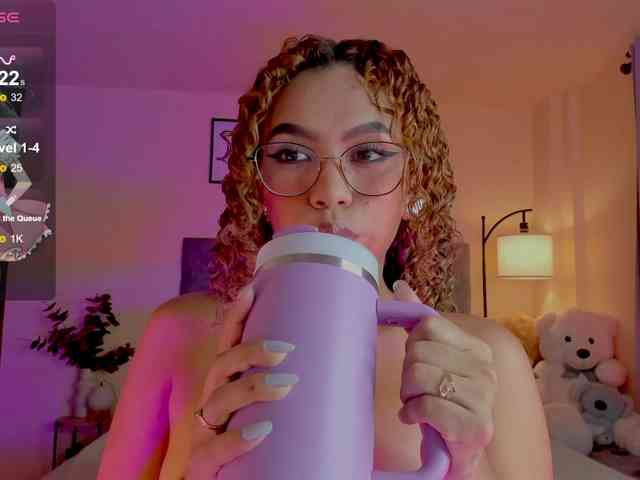 Ximena-sotto webcam