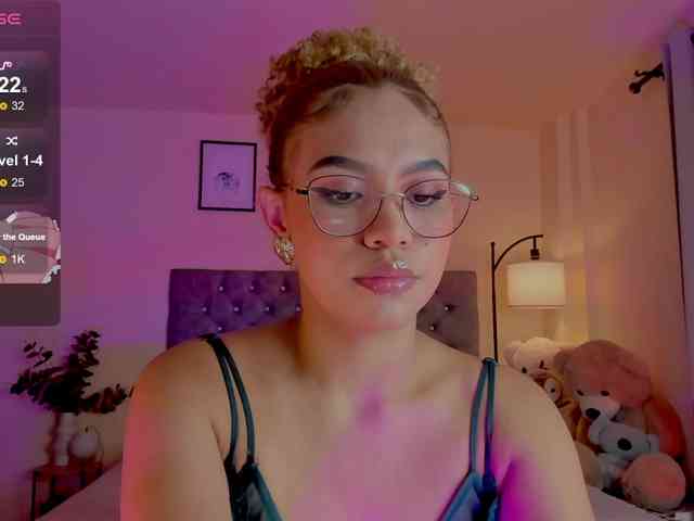 Ximena-sotto webcam