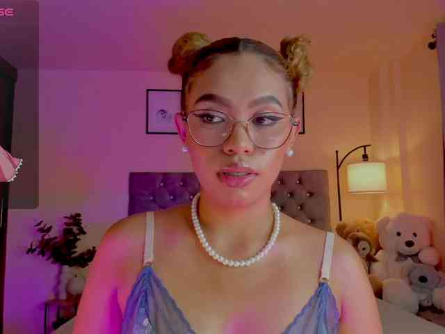 Ximena-sotto webcam