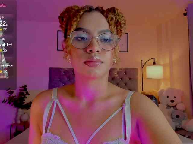 Ximena-sotto webcam