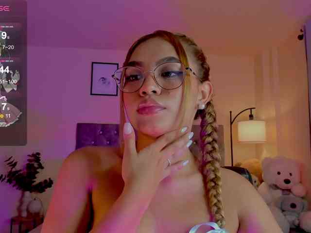 Ximena-sotto webcam