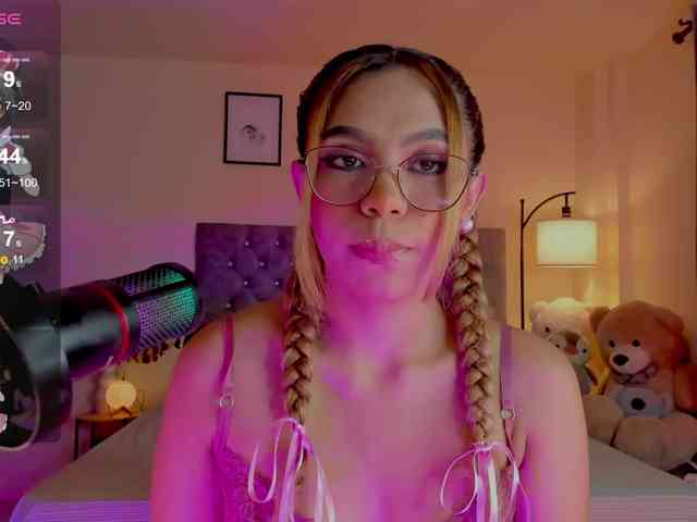 Ximena-sotto webcam