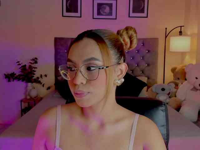 Ximena-sotto webcam