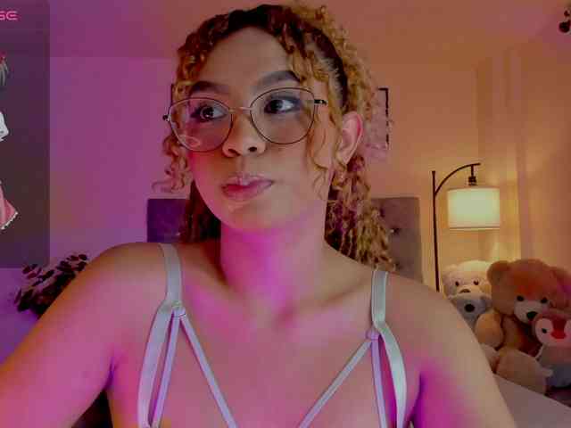 Ximena-sotto webcam