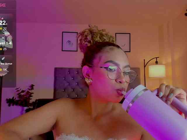 Ximena-sotto webcam