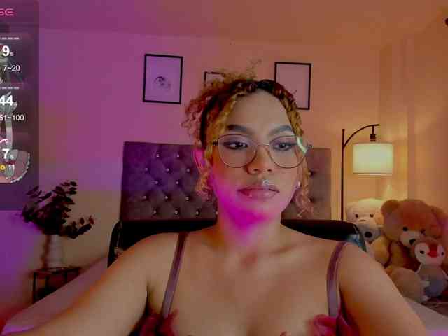 Ximena-sotto webcam