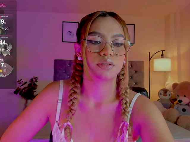 Ximena-sotto webcam