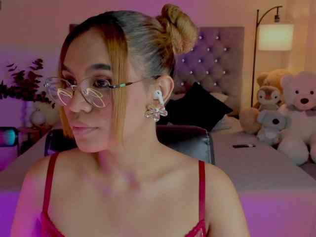 Ximena-sotto webcam