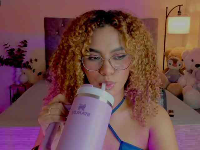Ximena-sotto webcam