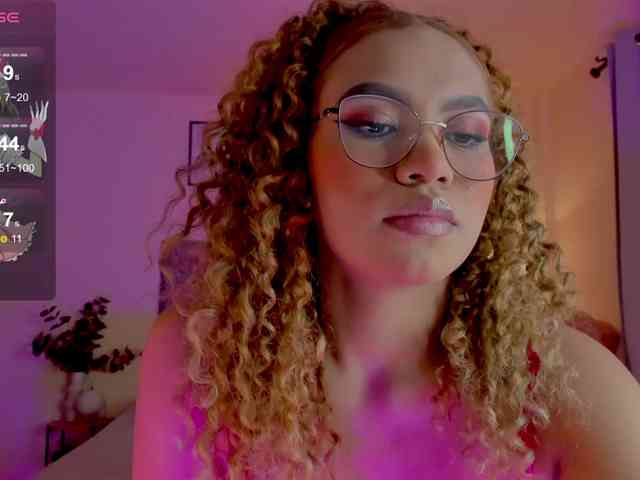 Ximena-sotto webcam