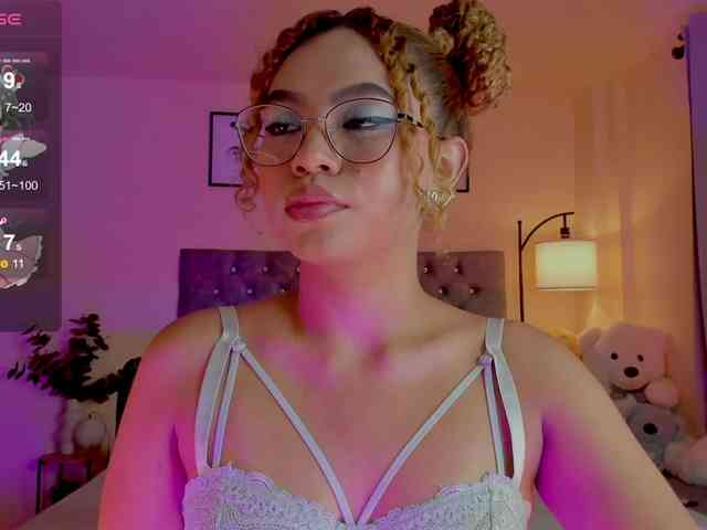 Ximena-sotto webcam