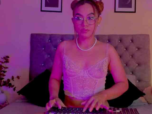 Ximena-sotto webcam