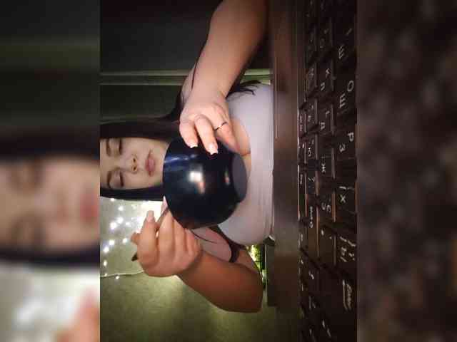 Karina-15 webcam