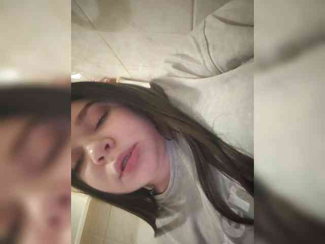 Karina-15 webcam