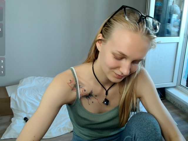 Alex-7595 live cam on BongaCams