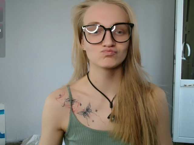 Alex-7595 live cam on BongaCams