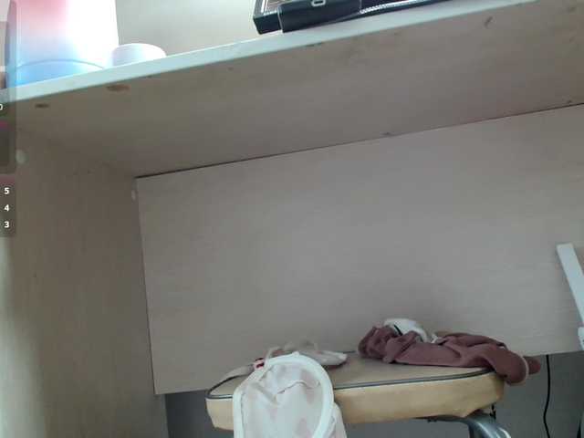 Alex-7595 live cam on BongaCams