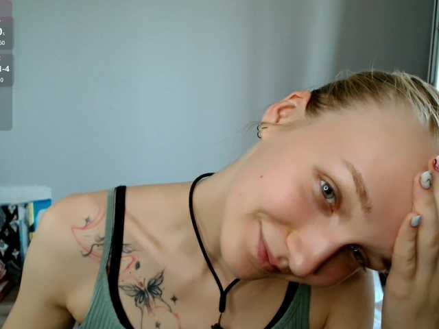 Alex-7595 live cam on BongaCams