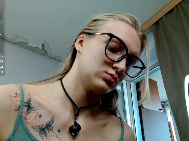 Alex-7595 live cam on BongaCams