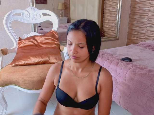 Miladiosa — live female cam