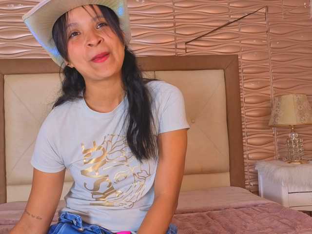 Miladiosa, en directo ahora en BongaCams