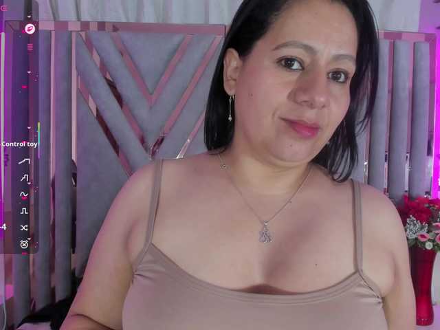 Adri-rivera, 41 y/o - Live Cam on BongaCams