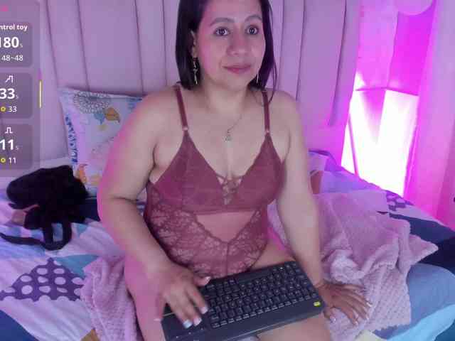 Model: adri-rivera
