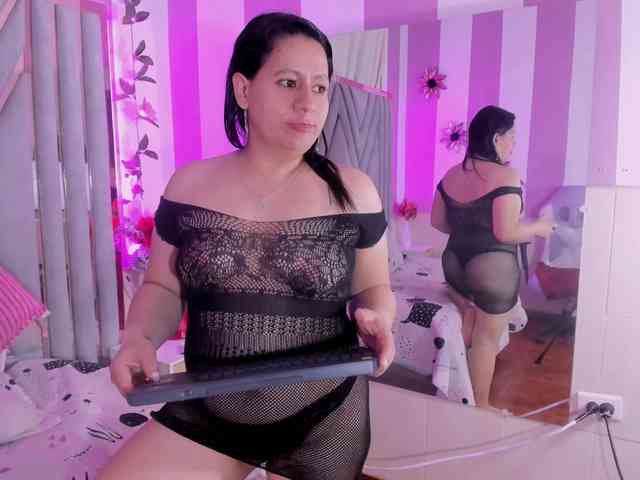 adri-rivera webcam
