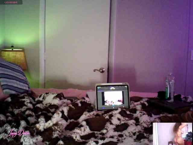 IvoryDesire_ webcam