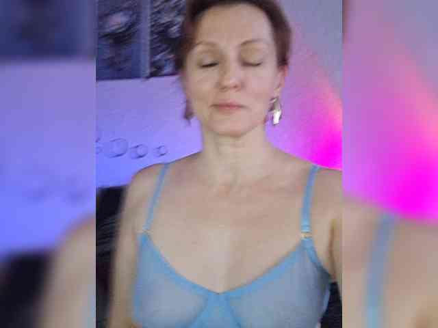 Valkiriyas's cam show statistics and live stream