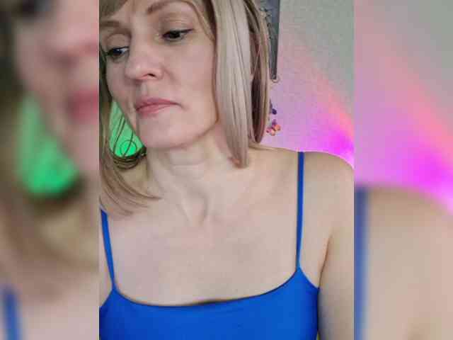 Valkiriyas live female cam on bongacams