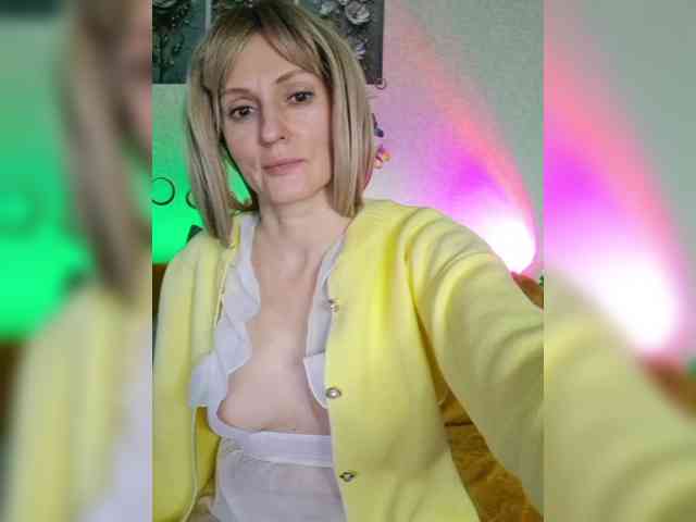 Valkiriyas live female cam on bongacams