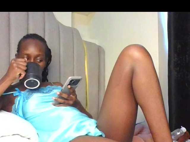 curvypetite001 live webcam show