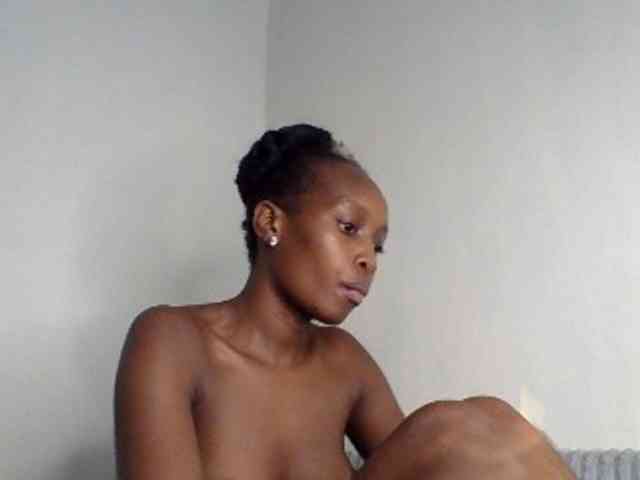 curvypetite001 webcam