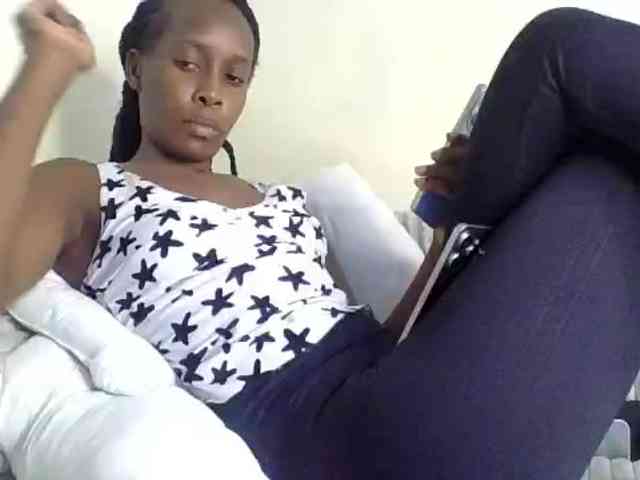 curvypetite001 webcam